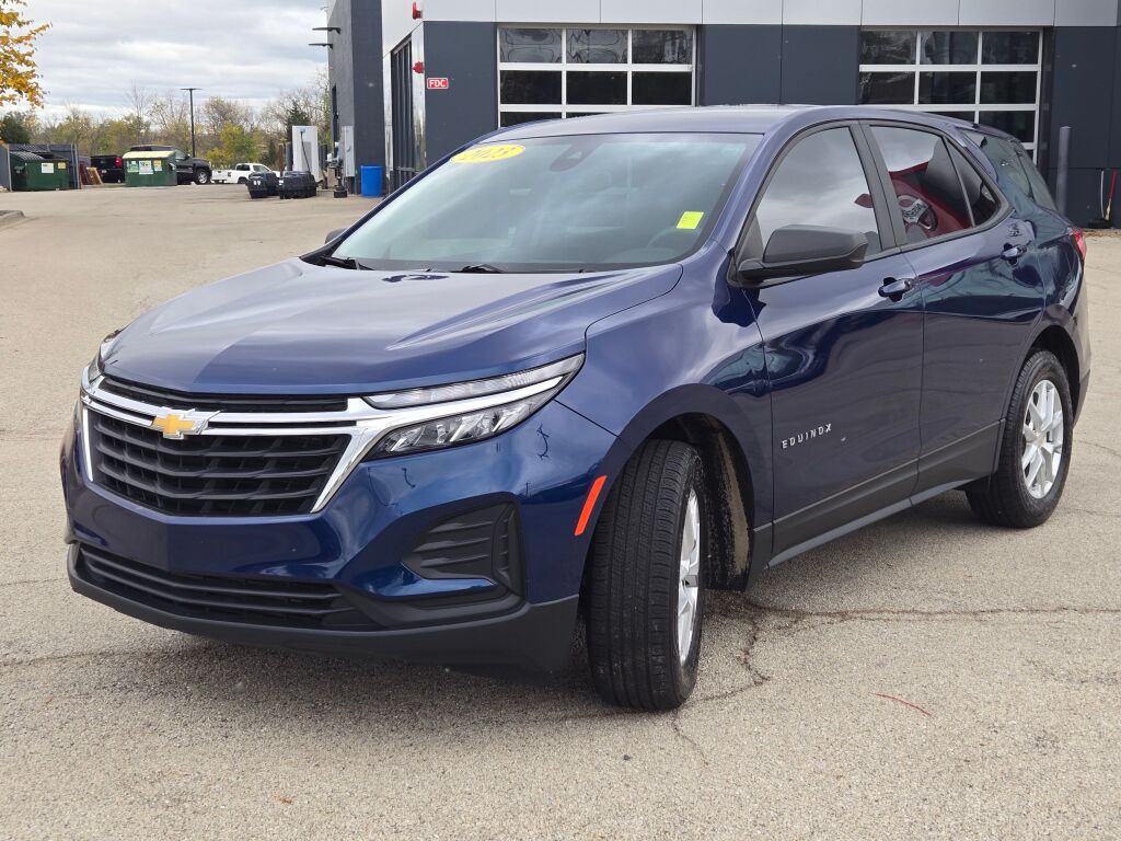 2023 Chevrolet Equinox LS photo 3