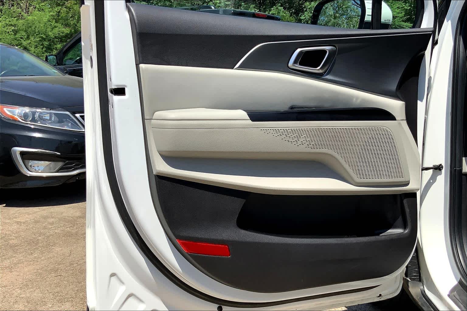 2022 Kia Carnival LX photo 19