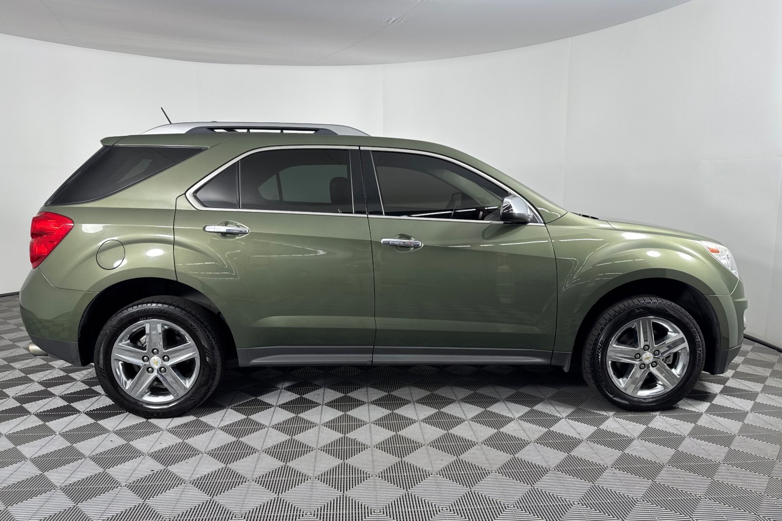2015 Chevrolet Equinox LTZ photo 3