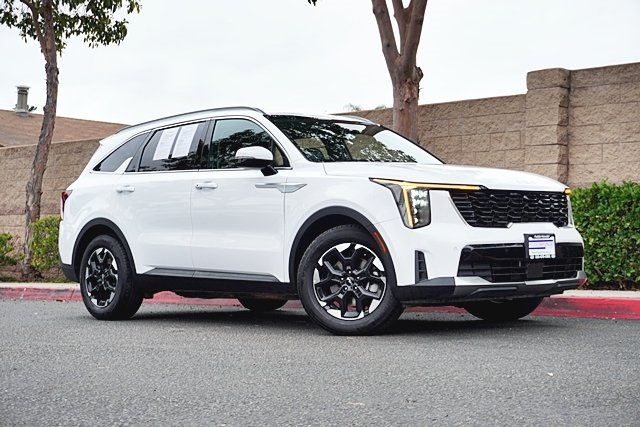 2024 Kia Sorento S's photo
