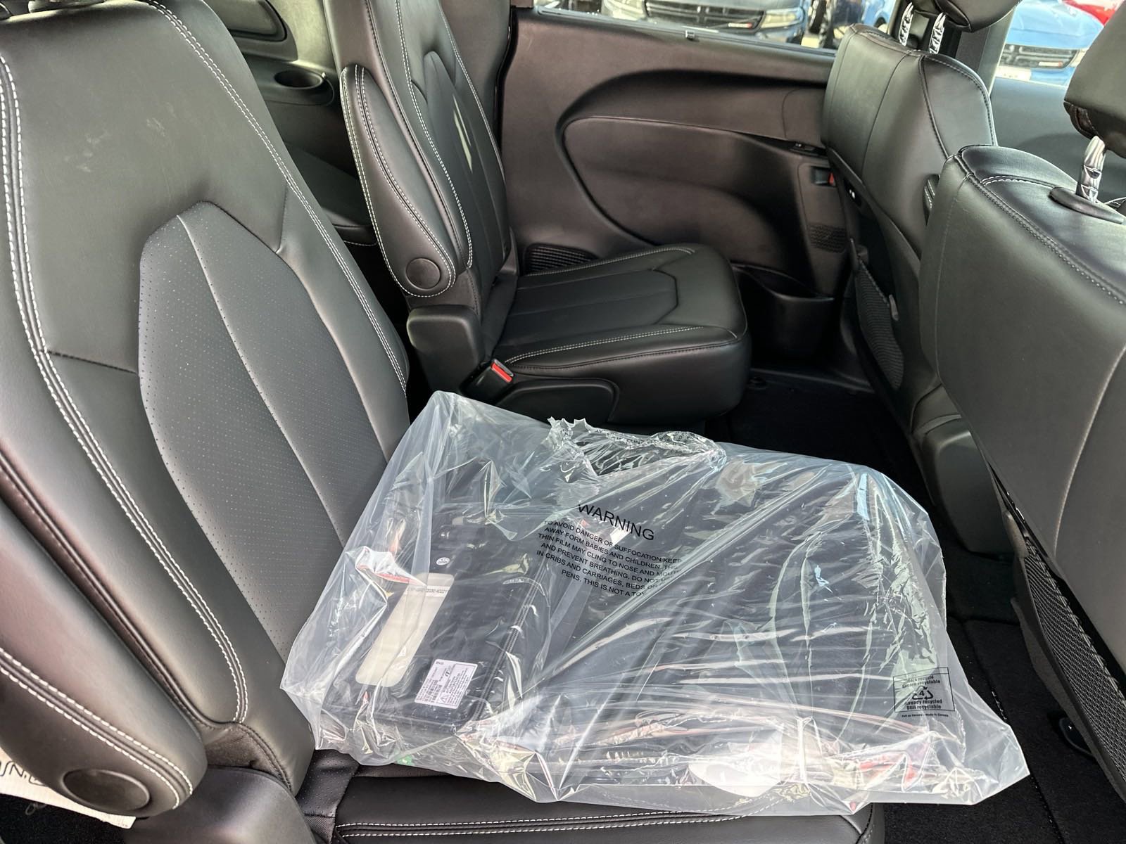 2025 Chrysler Pacifica photo 16