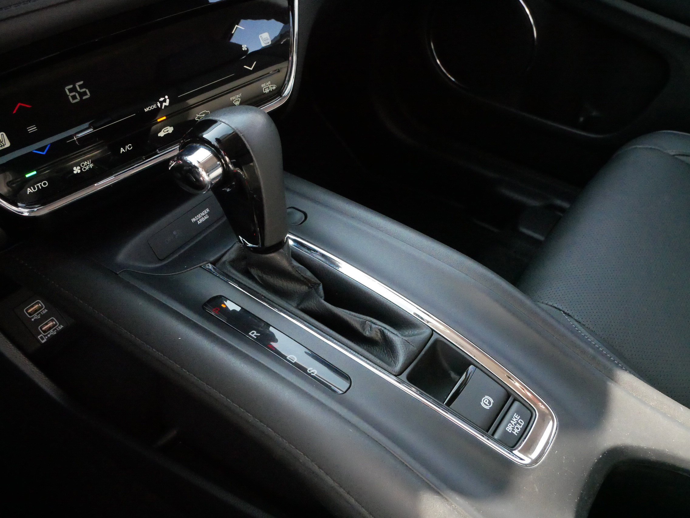2020 Honda HR-V Touring photo 24