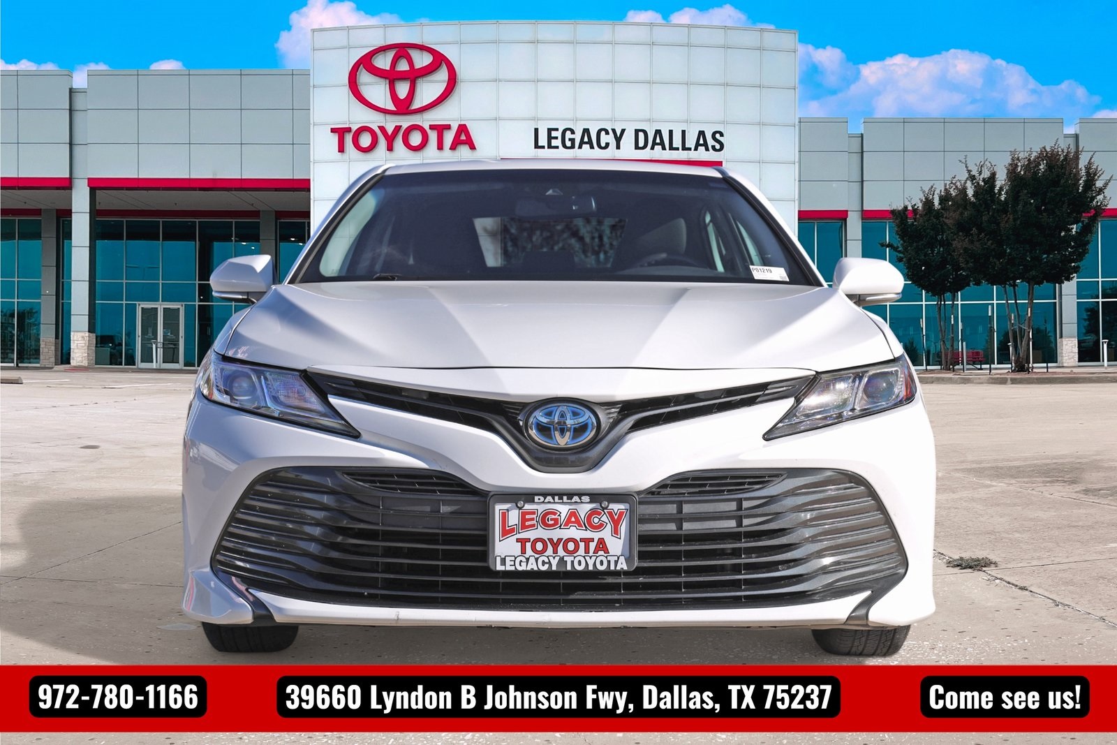 2020 Toyota Camry Hybrid LE photo 4