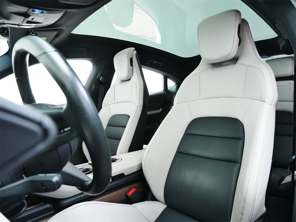 2023 Porsche Taycan photo 5