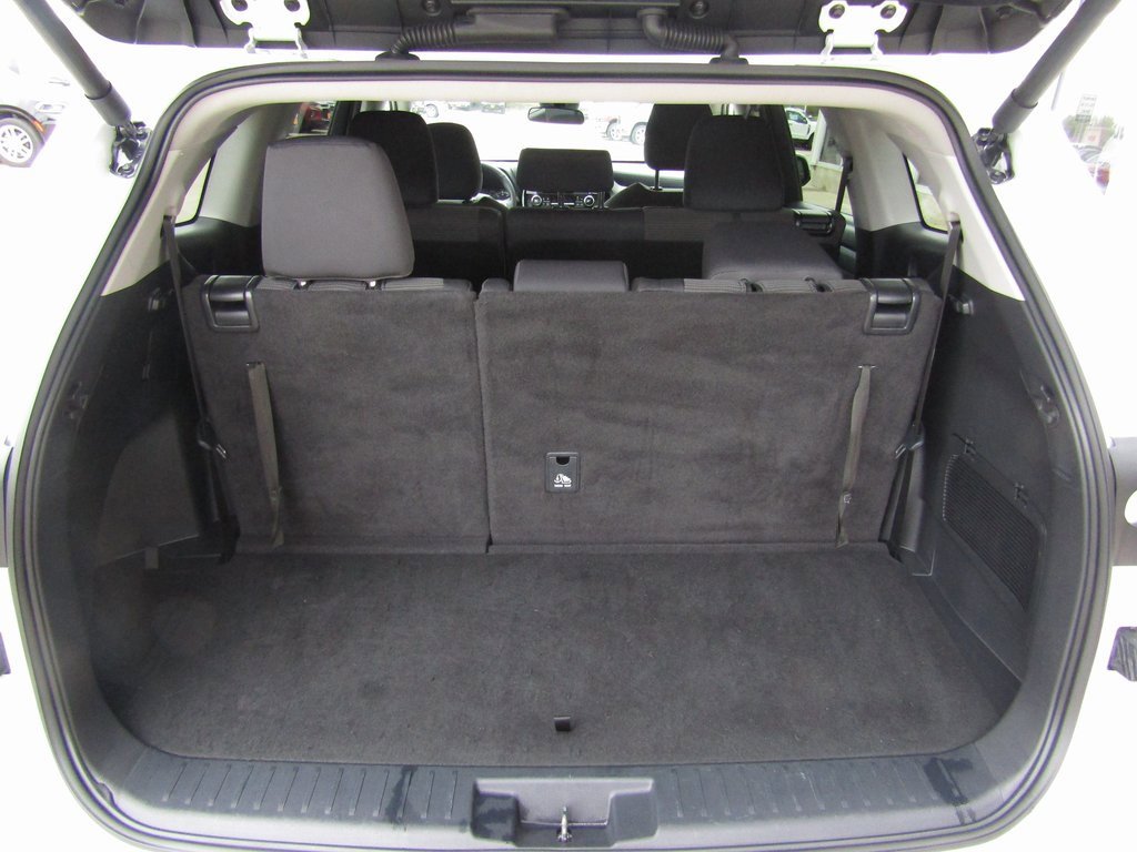 2024 Toyota Highlander LE photo 28