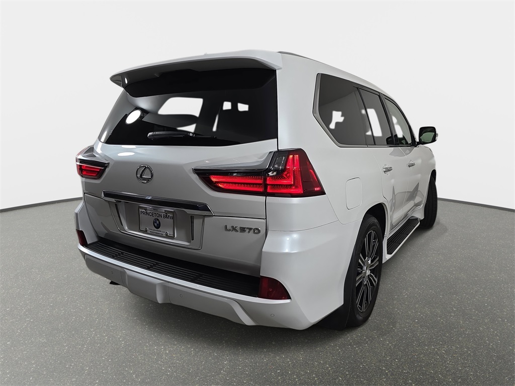 2020 Lexus LX 570 photo 33