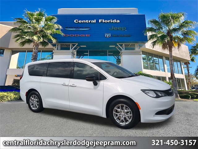 2026 Chrysler Voyager LX's photo