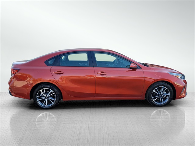 2022 Kia Forte FE LXS photo 3