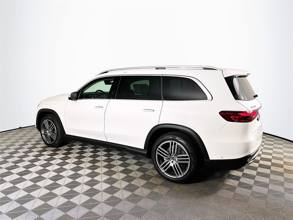 2026 Mercedes Benz GLS 450 4MATIC photo 4