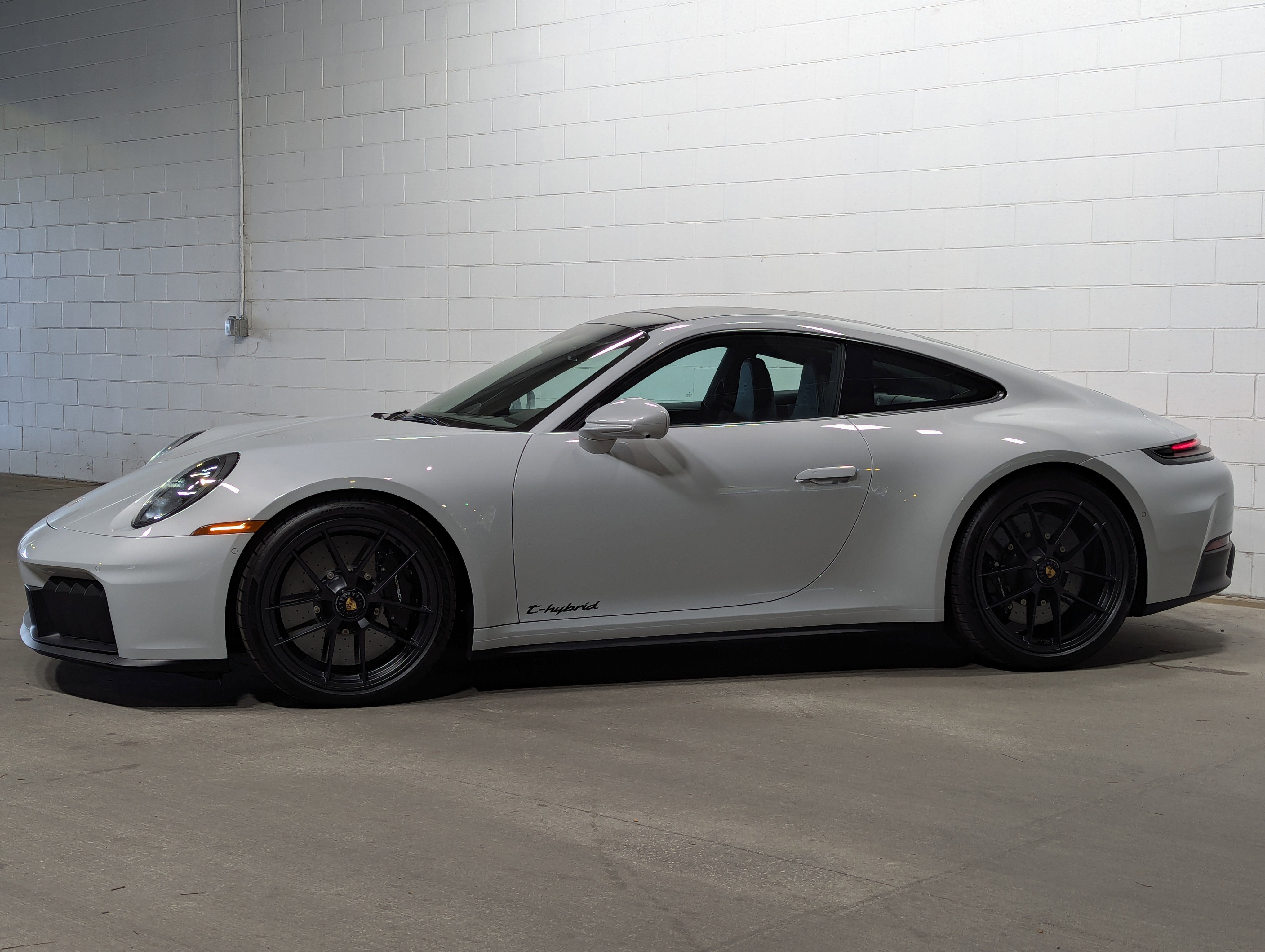 2025 Porsche 911 4 GTS photo 2