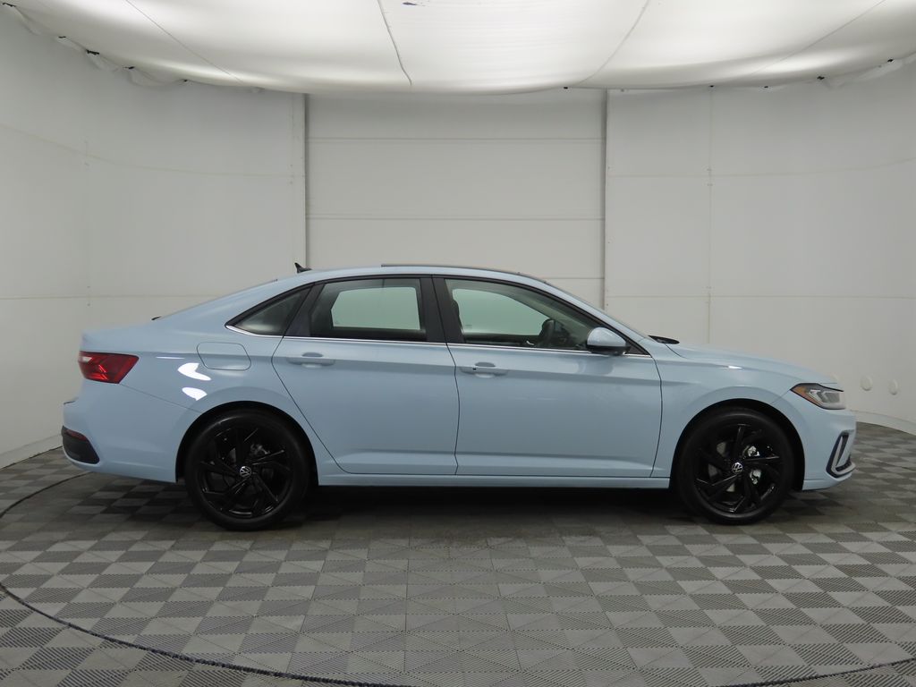 2026 Volkswagen Jetta 1.5T SE photo 3