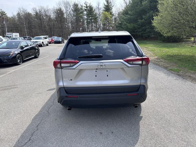 2022 Toyota RAV4 LE photo 4