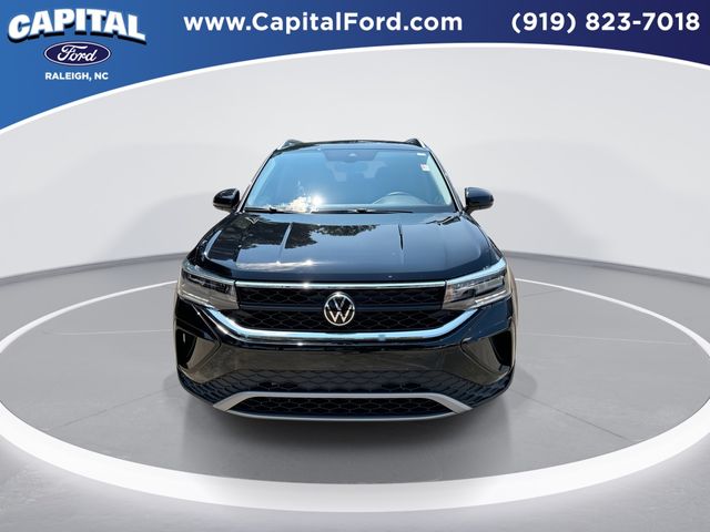 2022 Volkswagen Taos SE photo 3