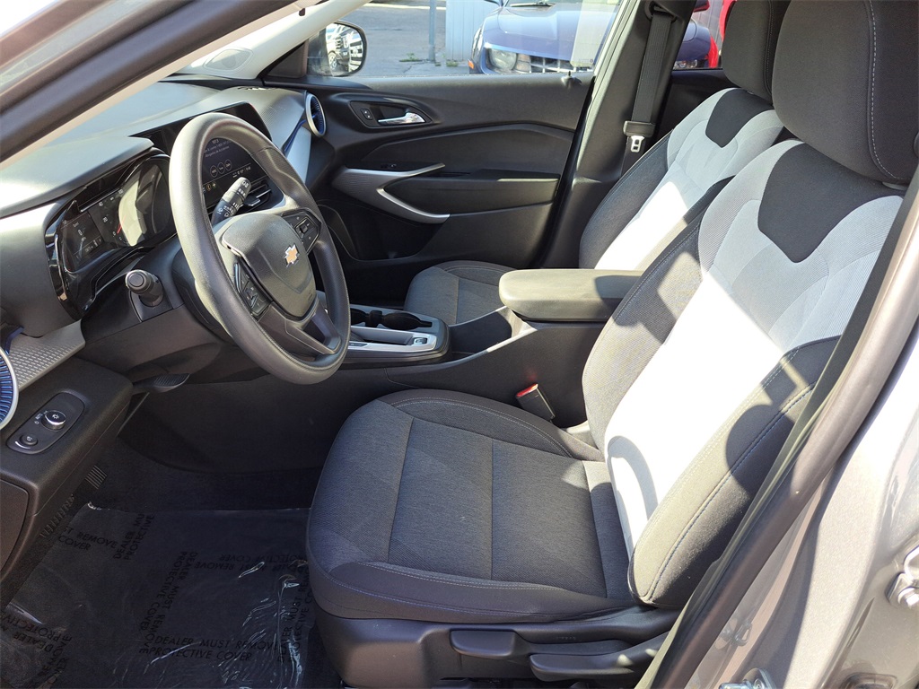 2024 Chevrolet Trax LS photo 9