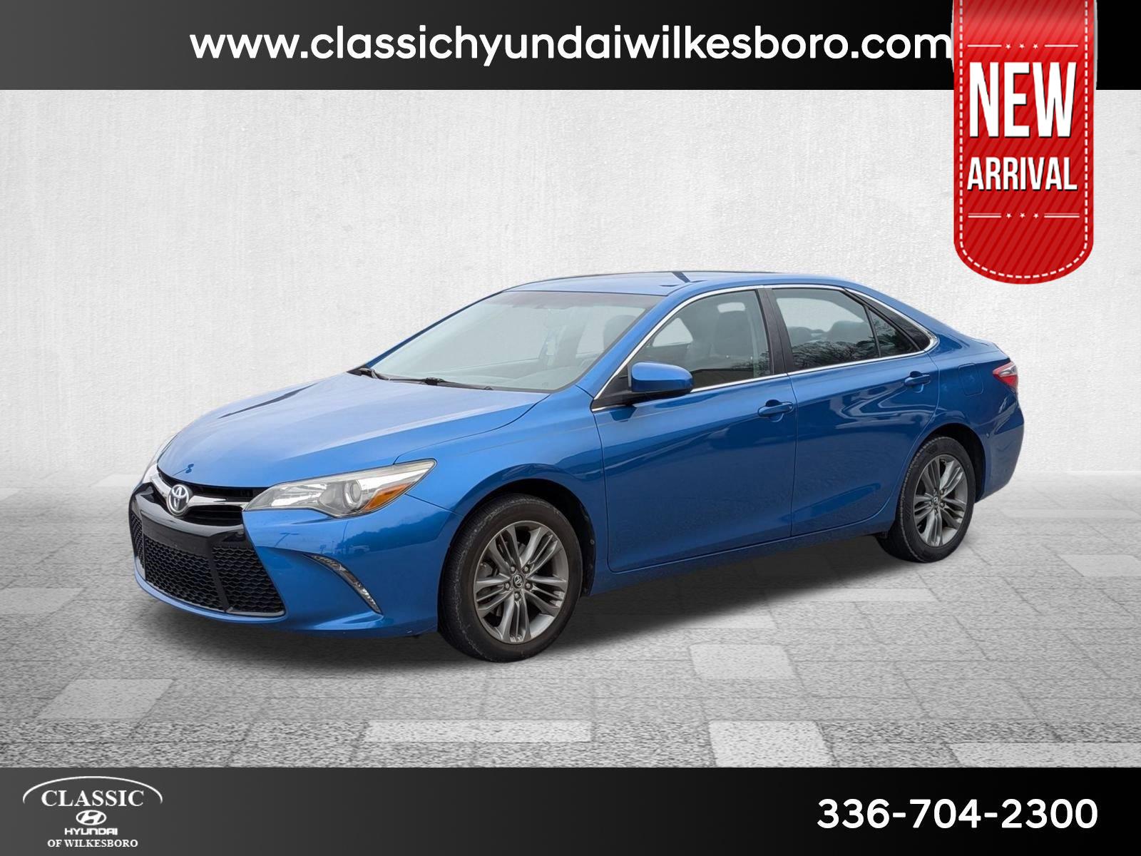 2017 Toyota Camry SE's photo