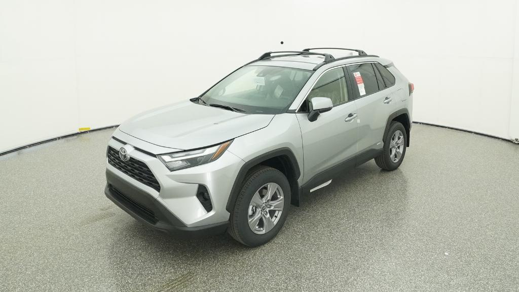2025 Toyota RAV4 XLE's photo