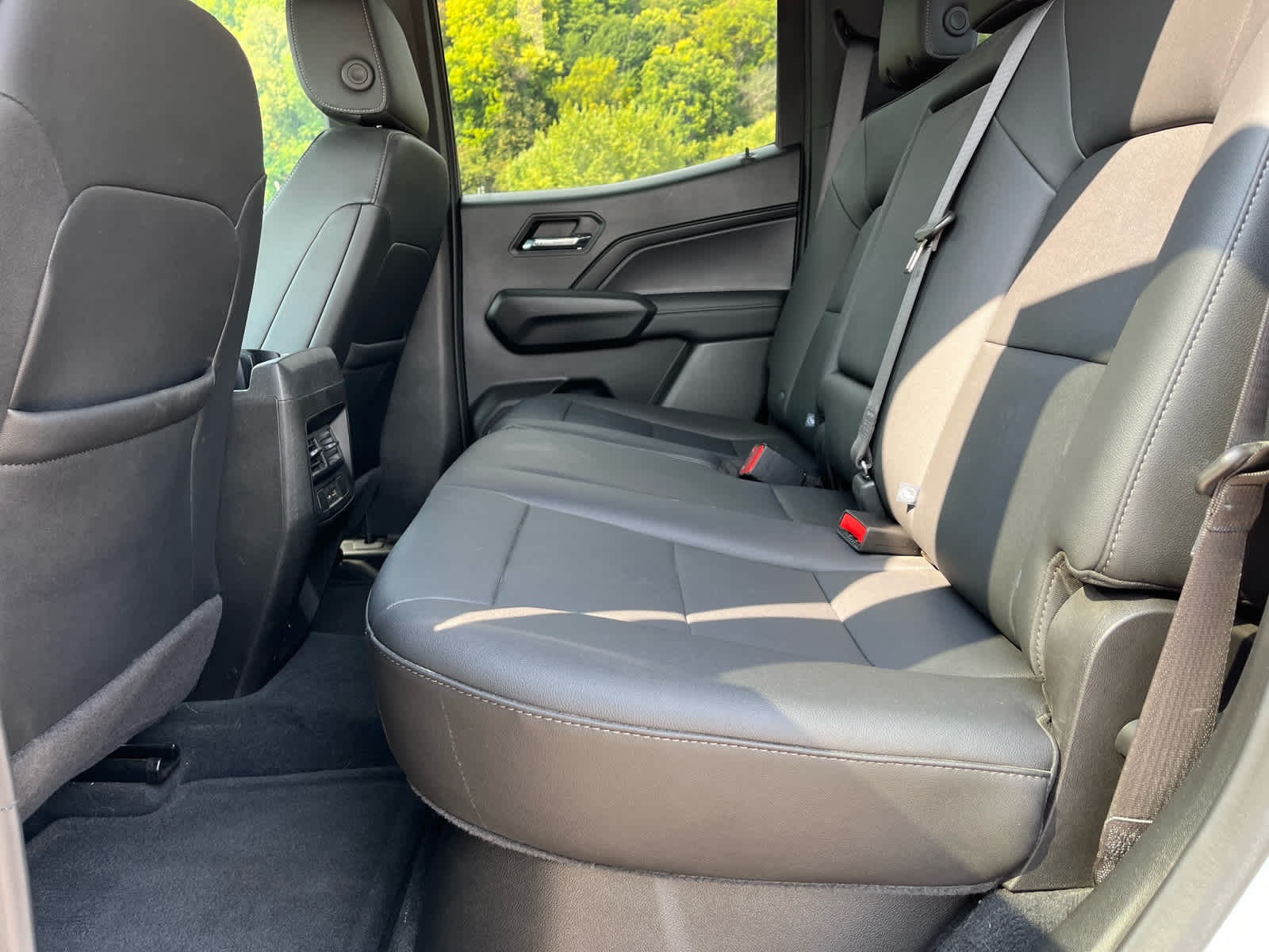 2024 Chevrolet Colorado LT photo 35