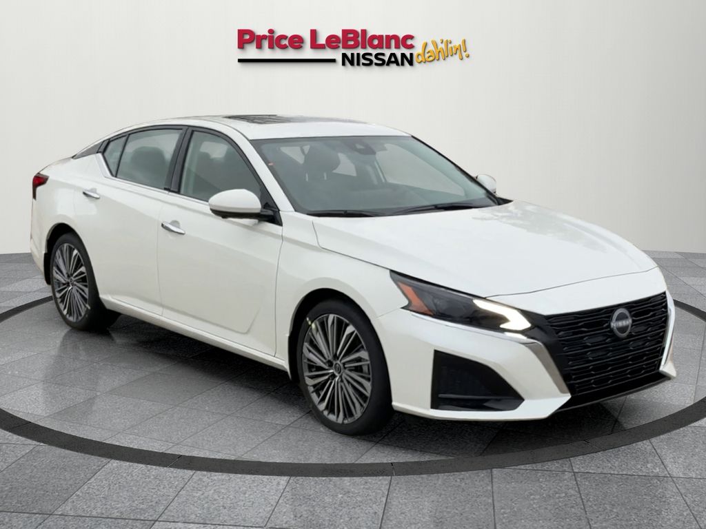 2025 Nissan Altima SL's photo