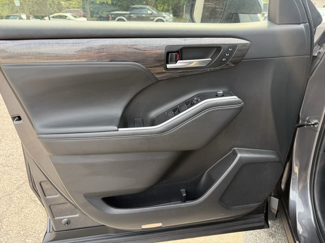 2021 Toyota Highlander Hybrid Limited photo 11