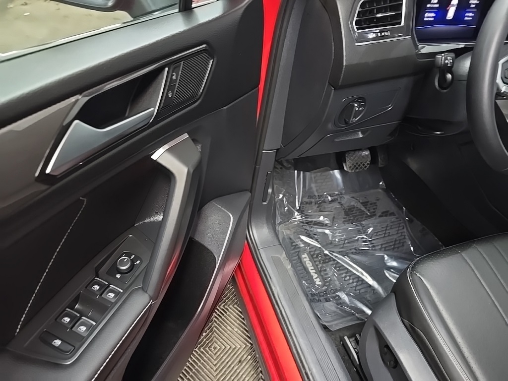 2022 Volkswagen Tiguan SE photo 27