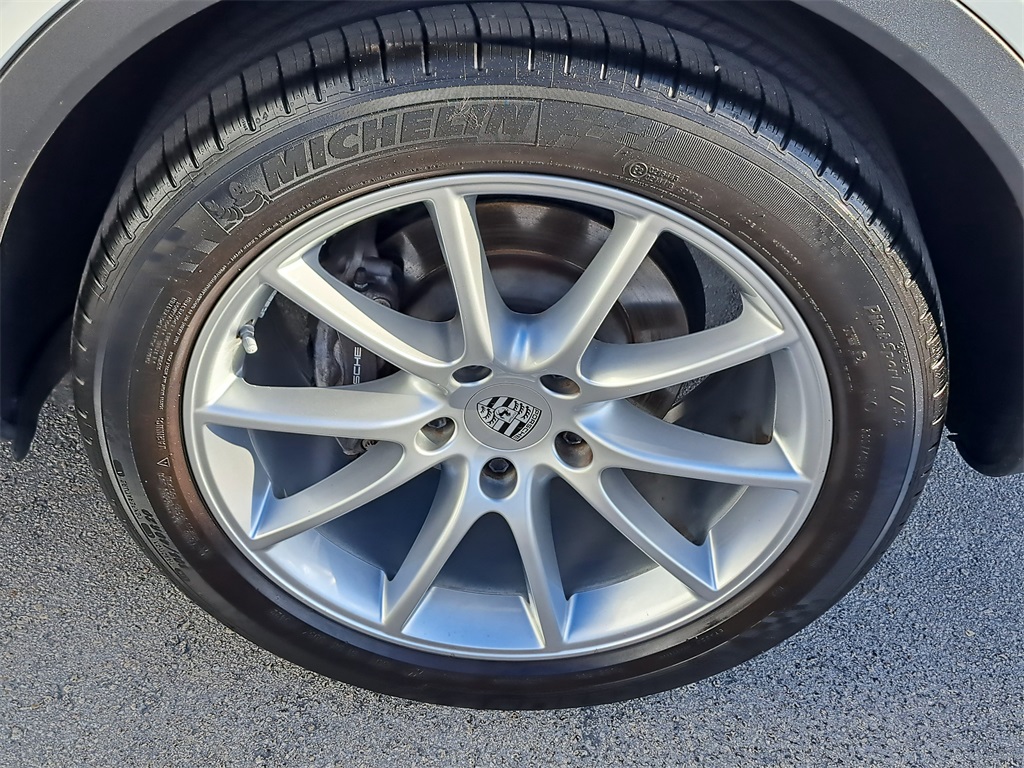 2023 Porsche Cayenne Coupe Base photo 6
