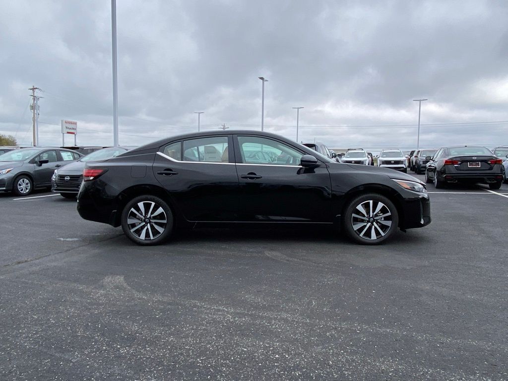 2025 Nissan Sentra SV photo 3