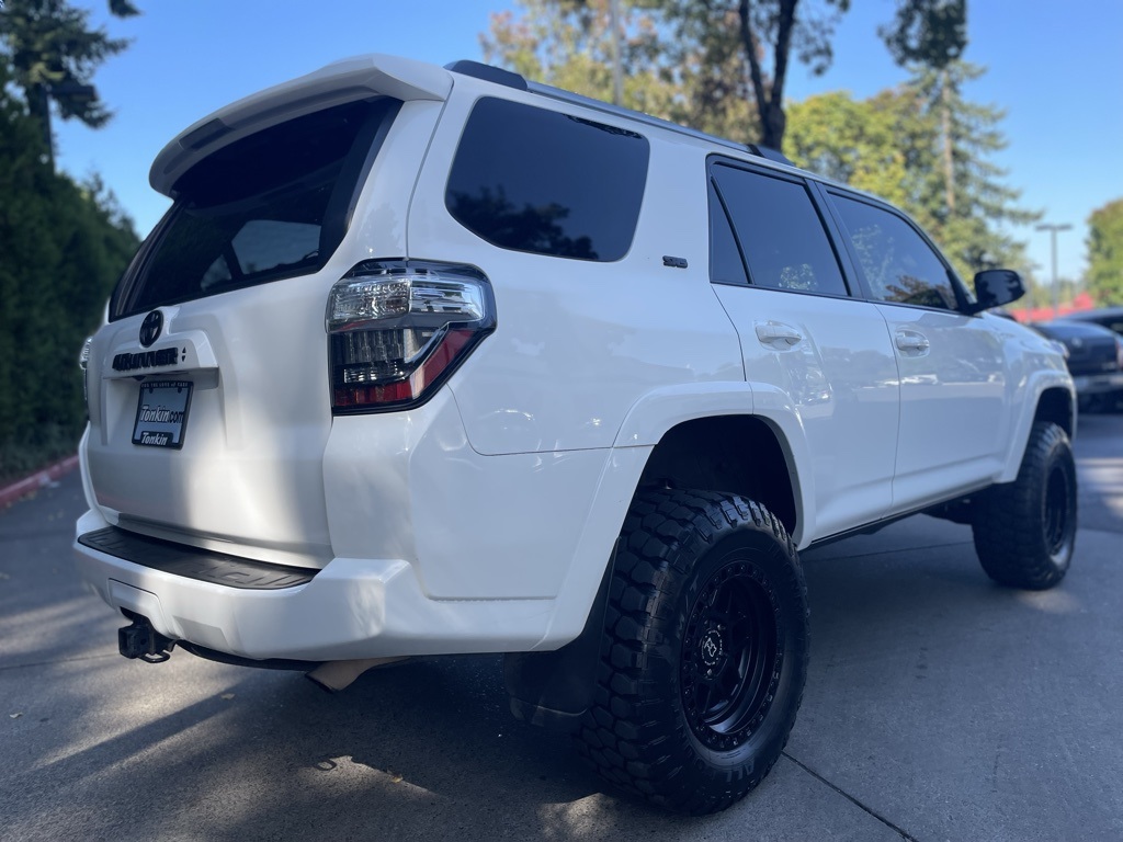 2022 Toyota 4Runner SR5 photo 3