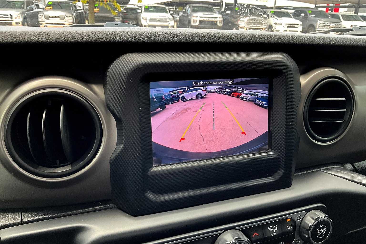 2020 Jeep Wrangler Unlimited Willys photo 40