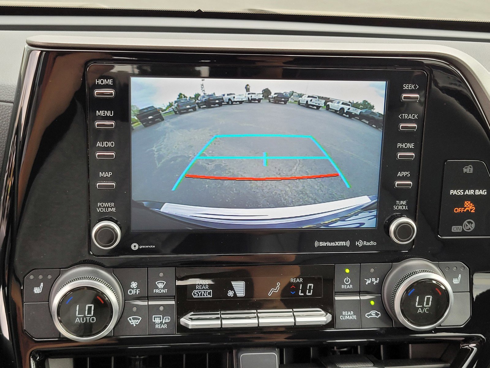 2022 Toyota Highlander XLE photo 18