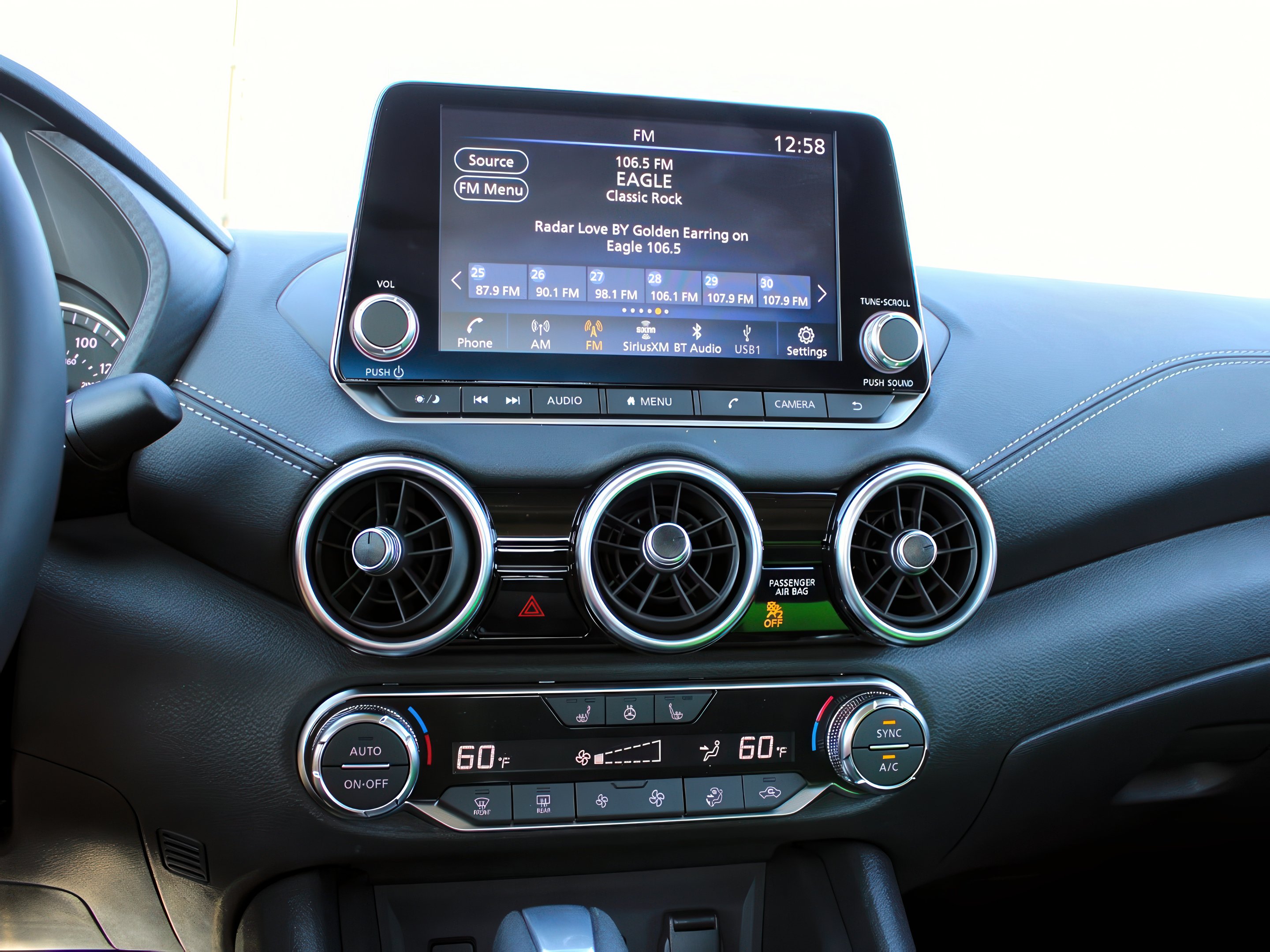 2025 Nissan Sentra SV photo 17