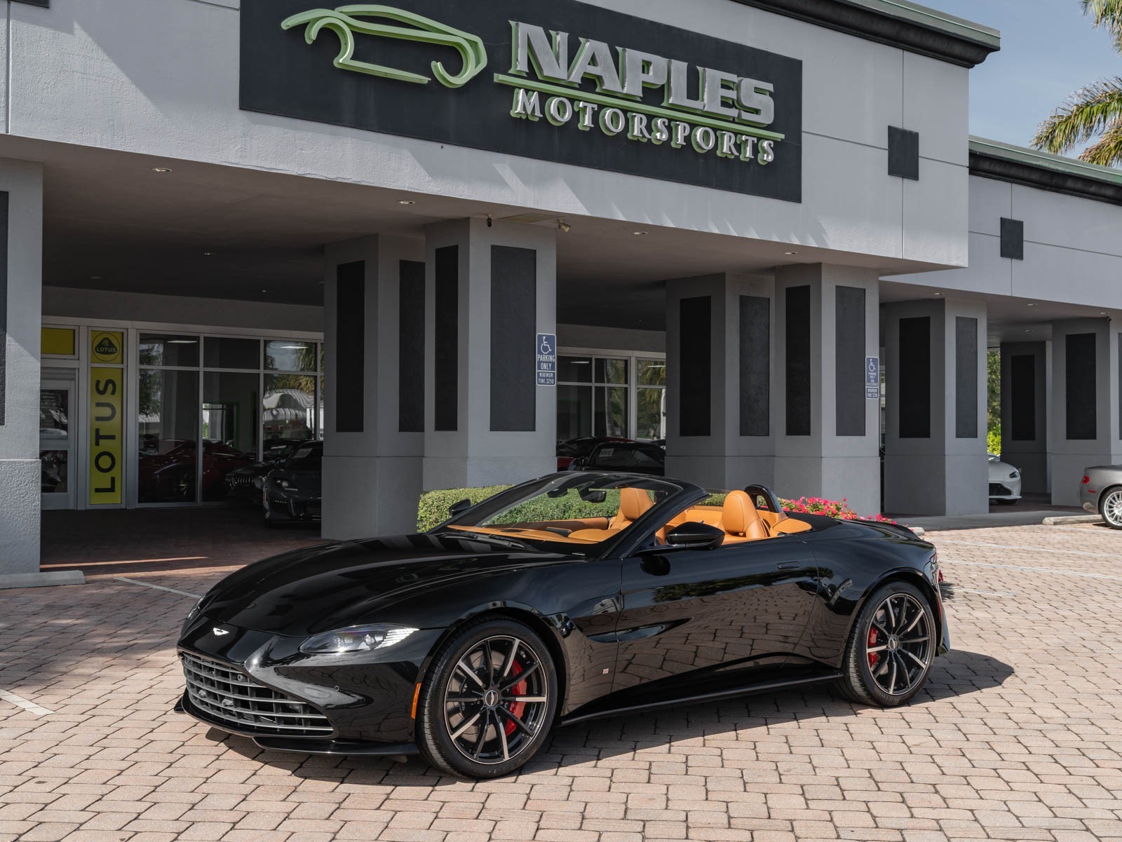 2021 Aston Martin Vantage photo 22