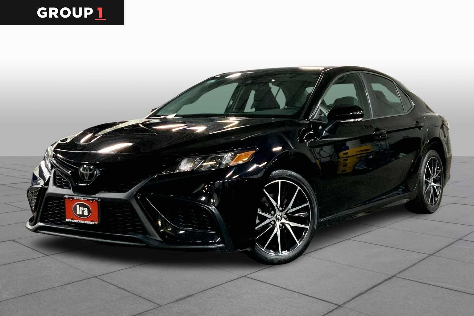 2021 Toyota Camry SE's photo