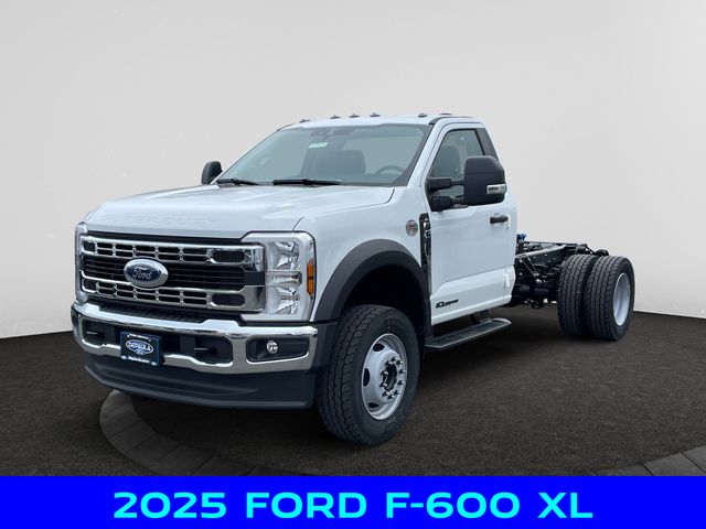 2025 Ford F-600 Super Duty Chassis Cab XL's photo