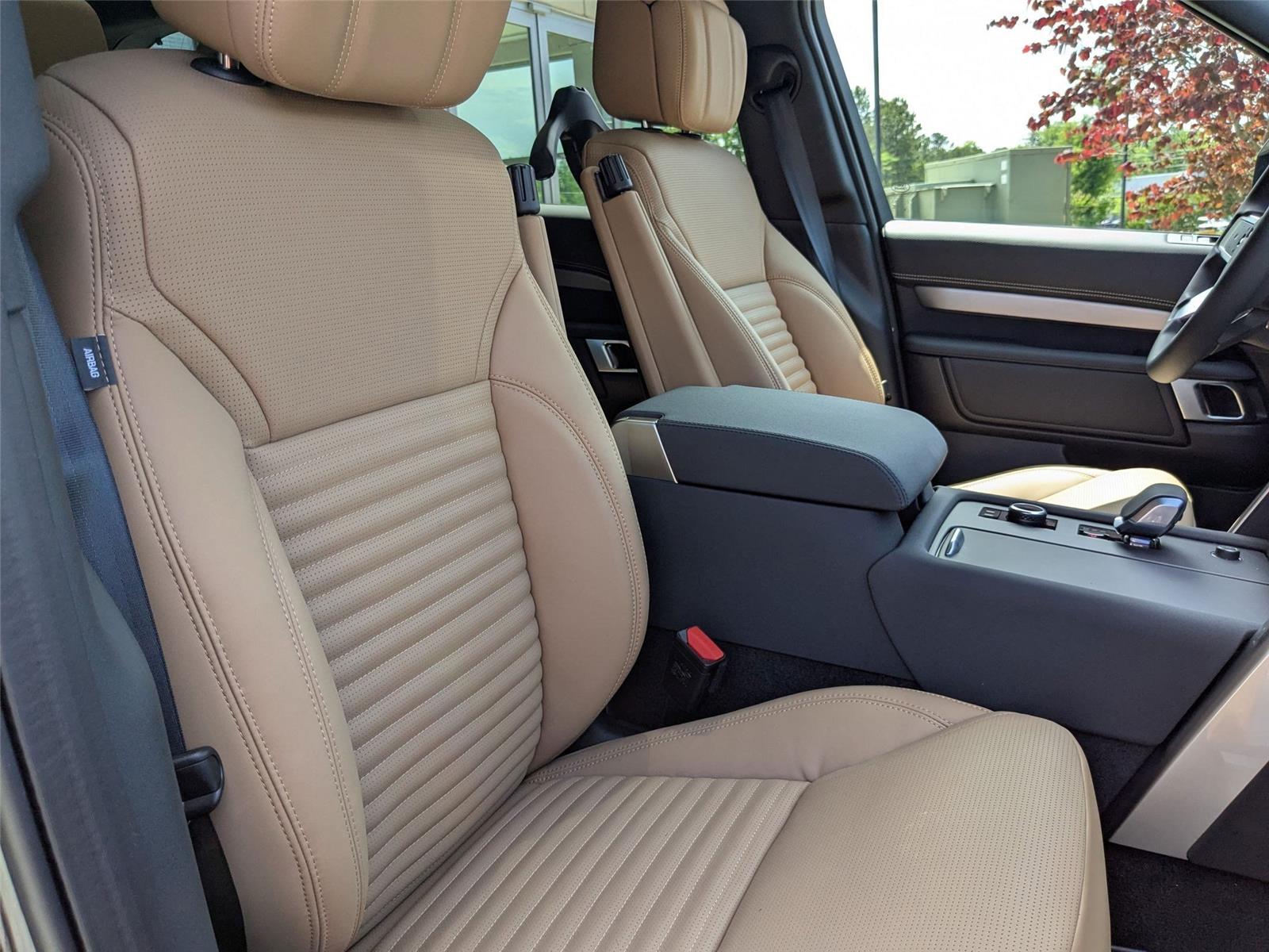 2025 Land Rover Discovery SE photo 31