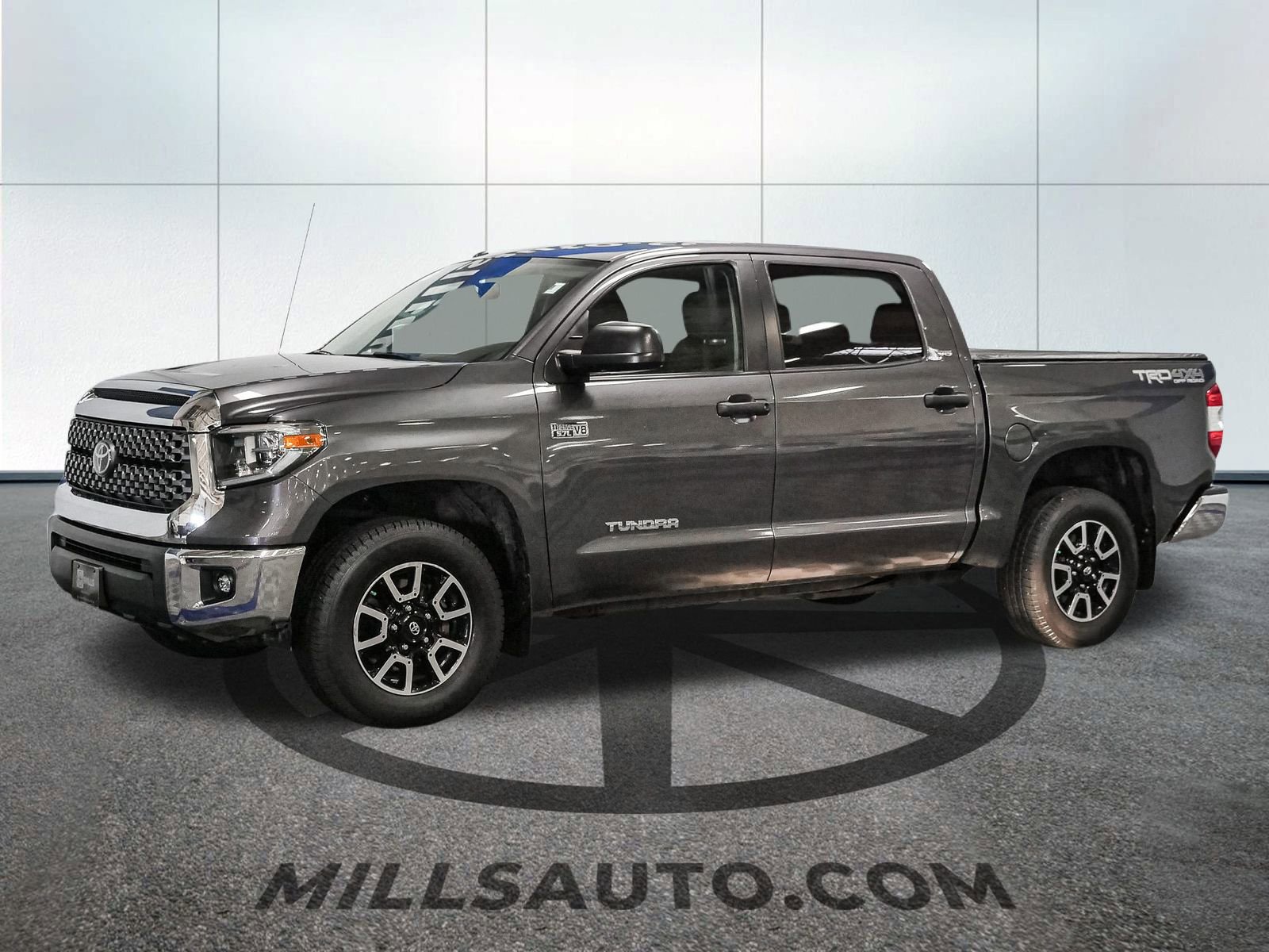 Used 2018 Toyota Tundra SR5 with VIN 5TFDY5F1XJX763580 for sale in Baxter, Minnesota