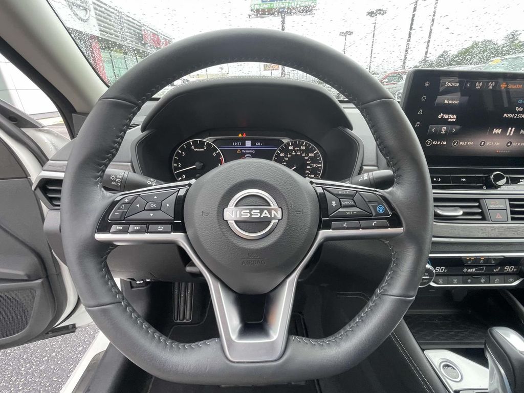 2024 Nissan Altima 2.5 SR photo 9
