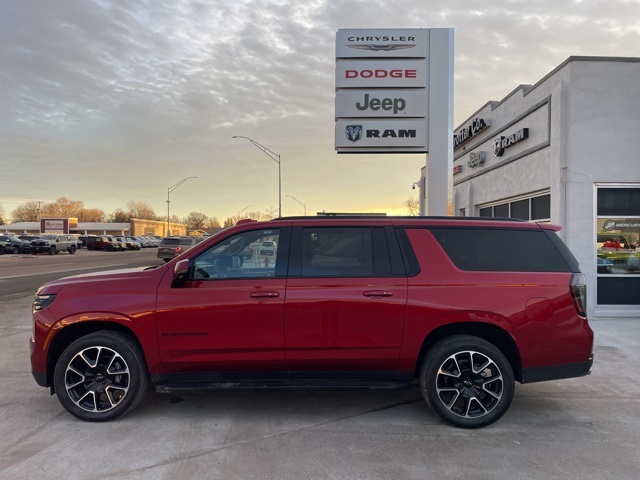 2025 Chevrolet Suburban RST's photo