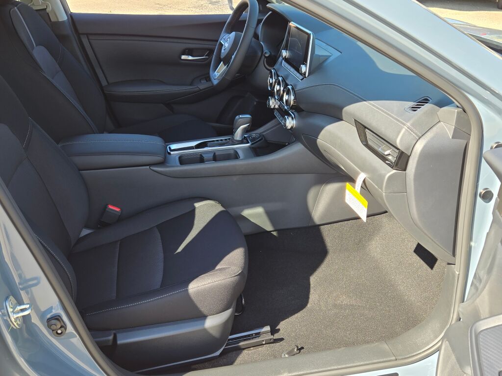 2025 Nissan Sentra SV photo 2