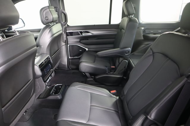 2025 Jeep Wagoneer Series III photo 8