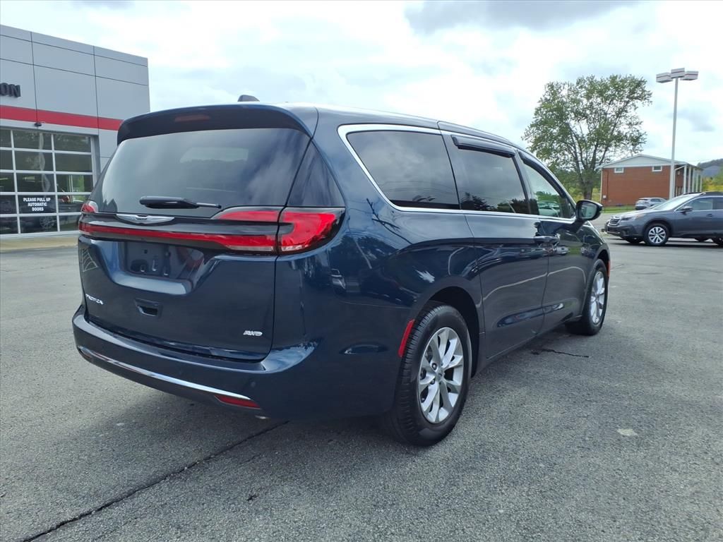 2024 Chrysler Pacifica Touring L photo 2