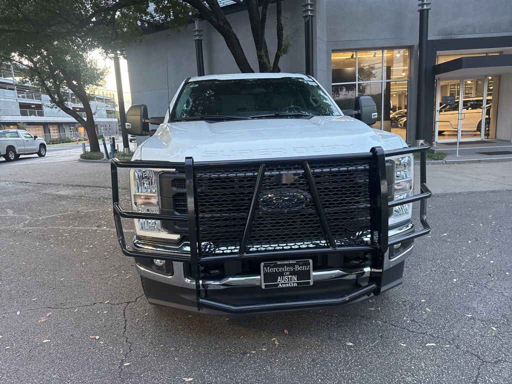 2023 Ford F-350 photo 2
