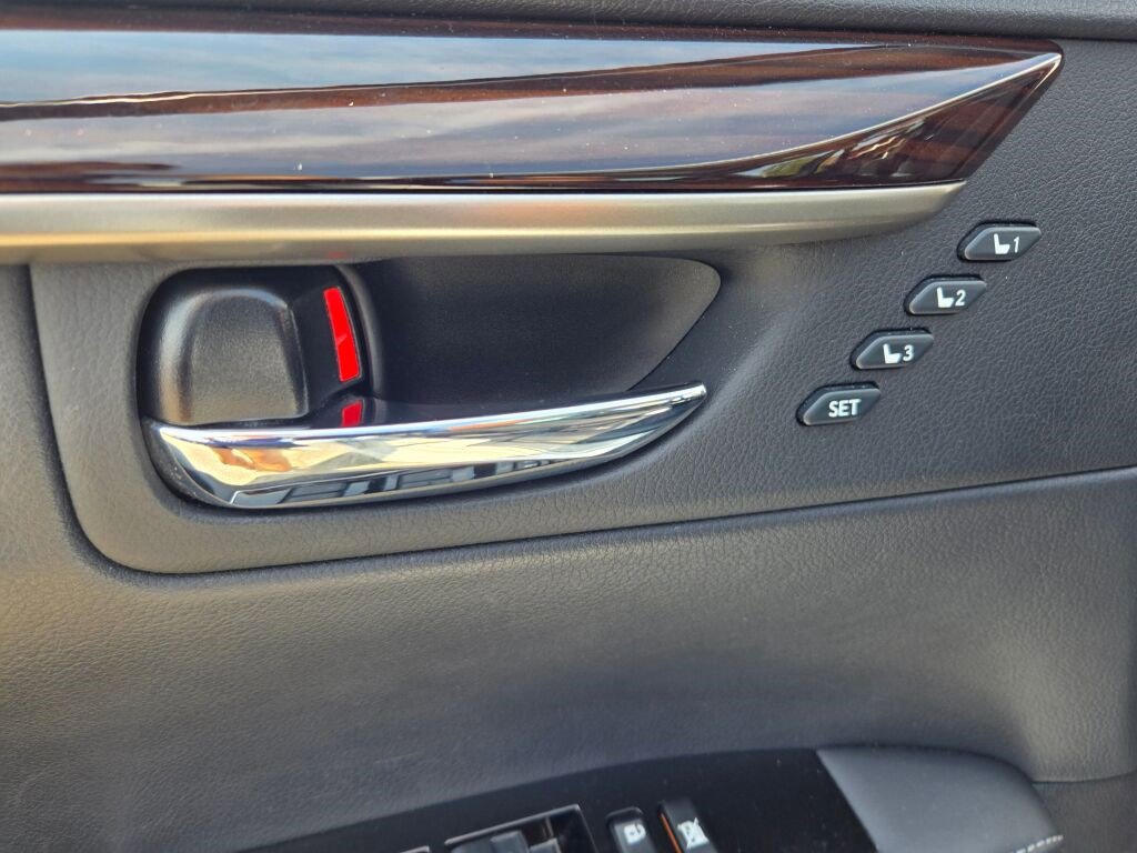 2016 Lexus ES 350 photo 22