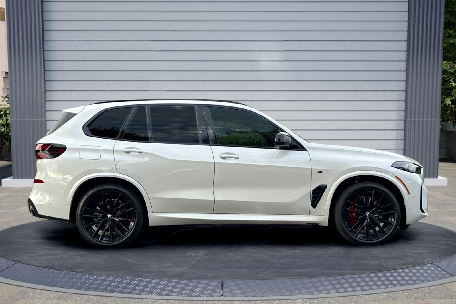 2026 Bmw X5 M60i photo 2
