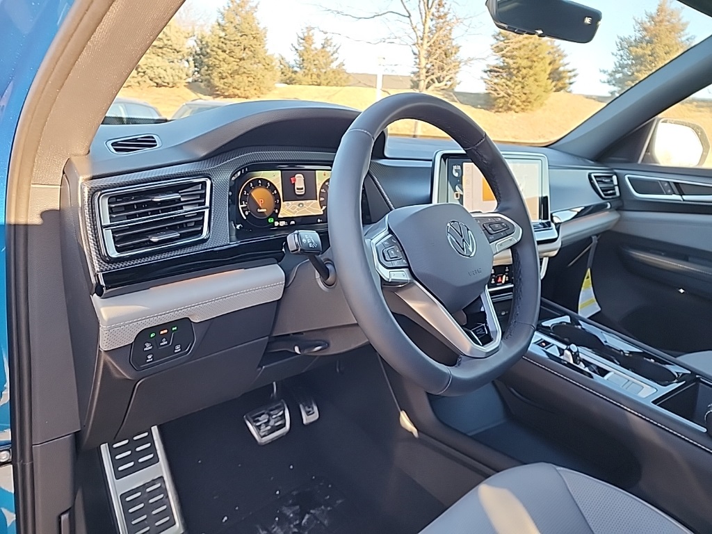 2025 Volkswagen Atlas Cross Sport SEL R-Line photo 9