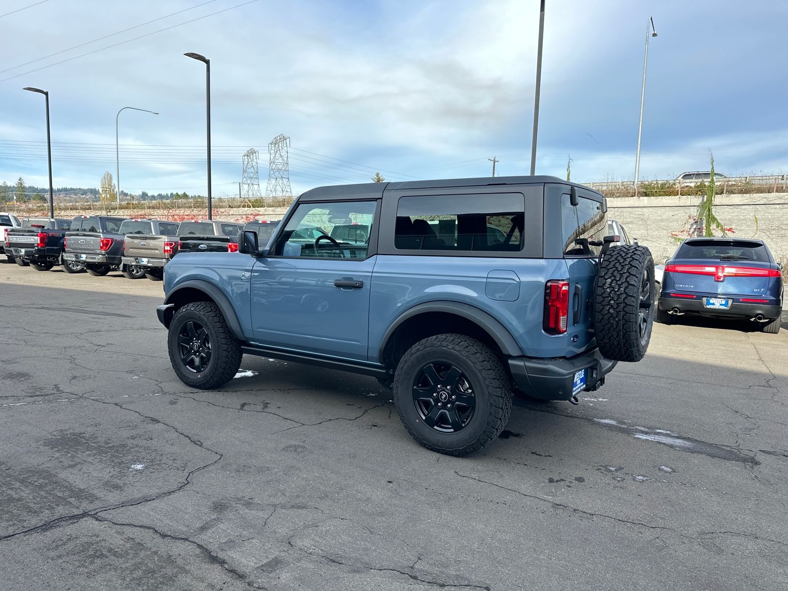 2024 Ford Bronco Black Diamond photo 2