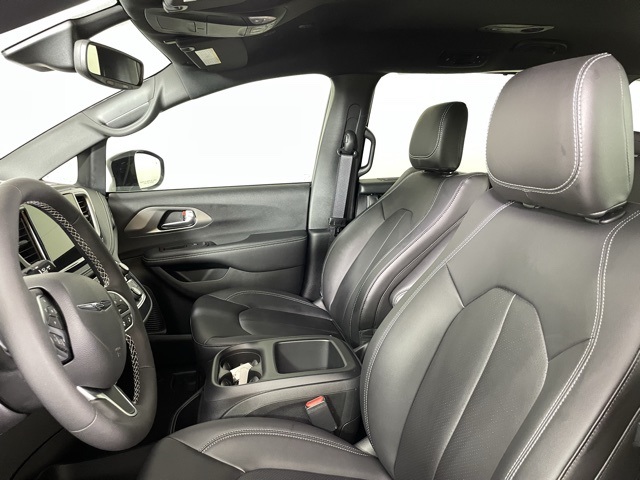 2025 Chrysler Pacifica photo 19