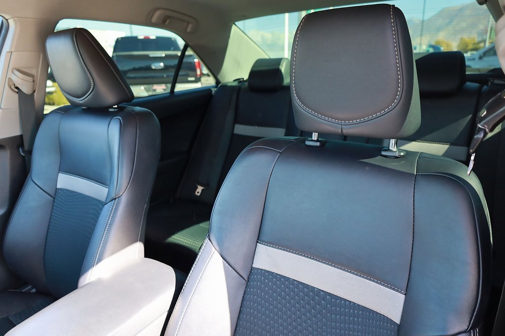 2012 Toyota Camry L photo 17
