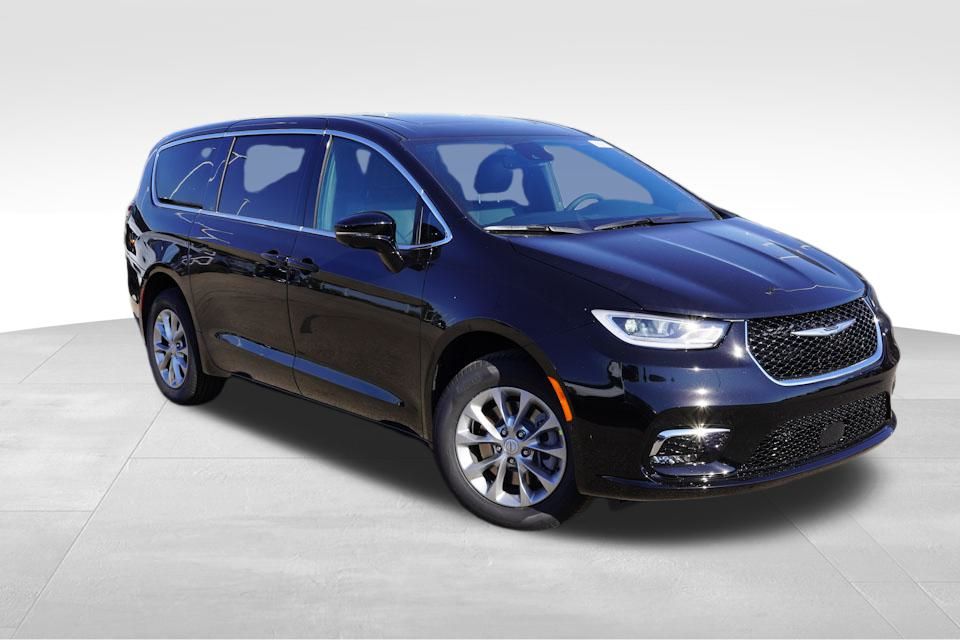 2026 Chrysler Pacifica Select's photo