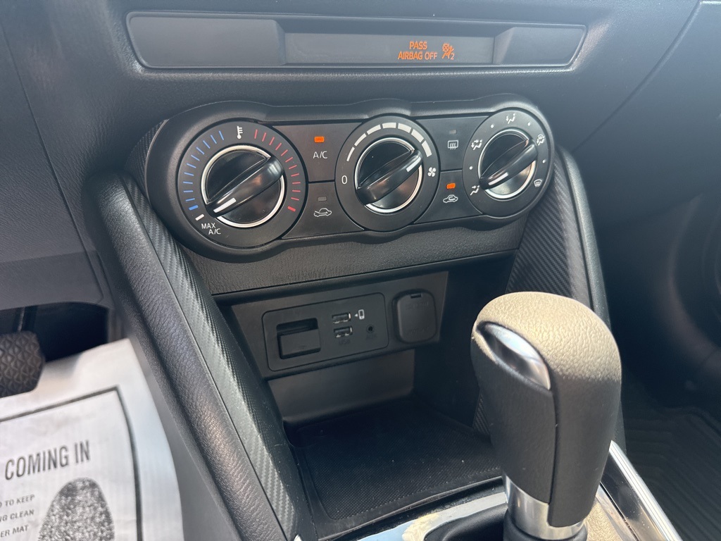 2020 Toyota Yaris LE photo 16