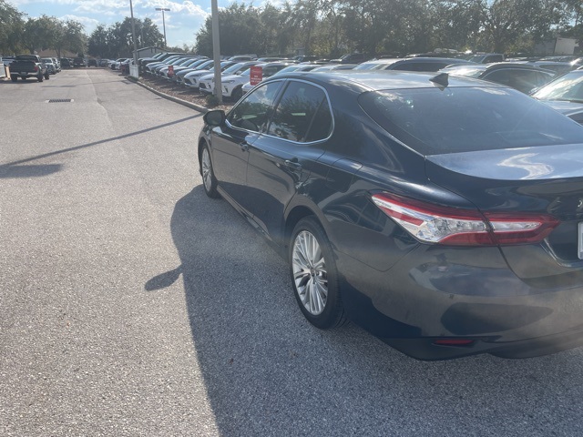 2019 Toyota Camry SE XLE photo 2